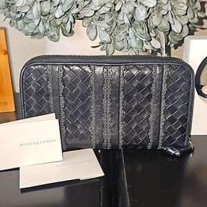 Used Bottega Veneta Black Wallet.